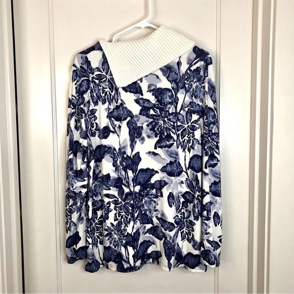 Chico’s blue white floral long sleeve tunic envelope neck size 12 (Chico’s 2) - Picture 10 of 11
